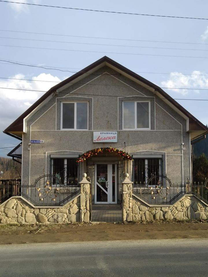 Dilyatyn Лелека 게스트하우스 외부 사진